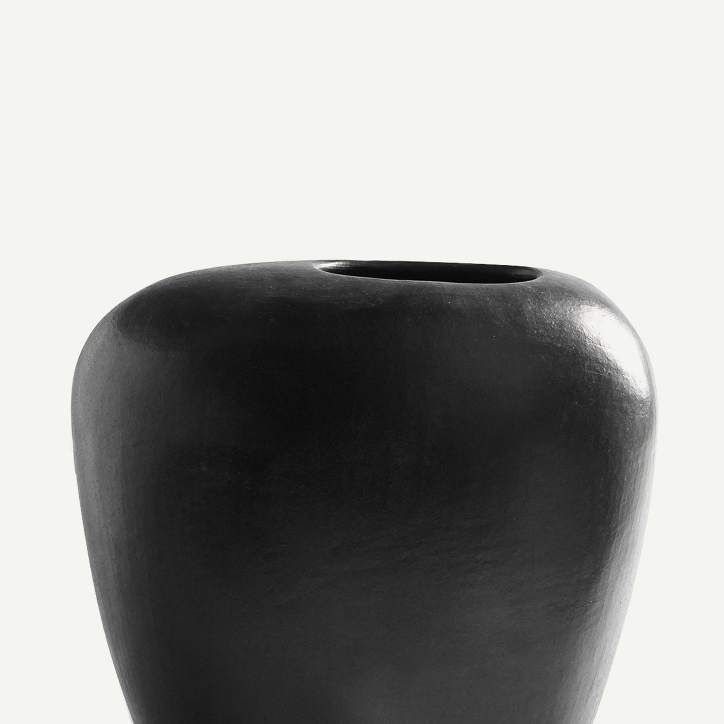 ROTUND VASE 28(L) x 16.5(B) x 26.5(H)