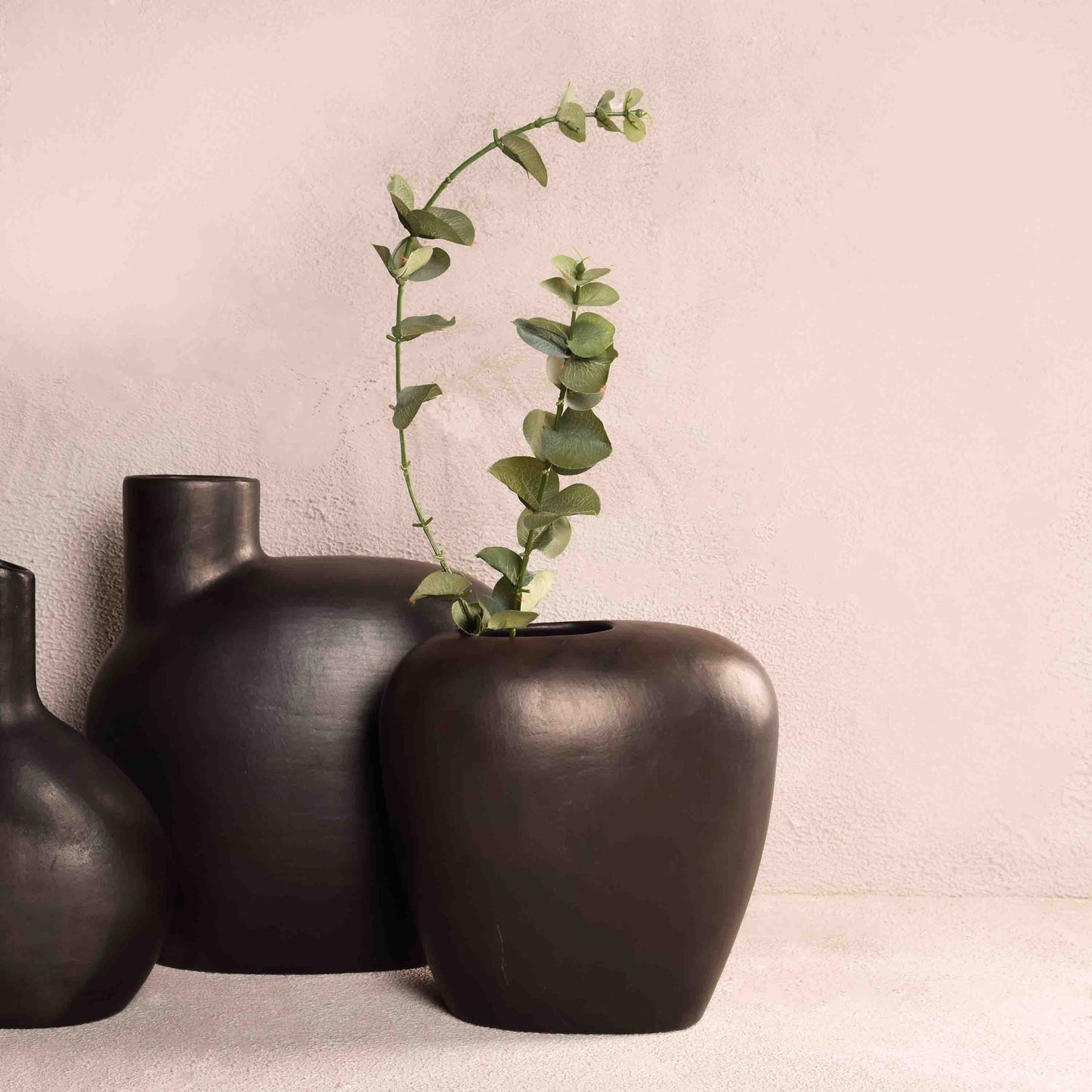 ROTUND VASE 28(L) x 16.5(B) x 26.5(H)