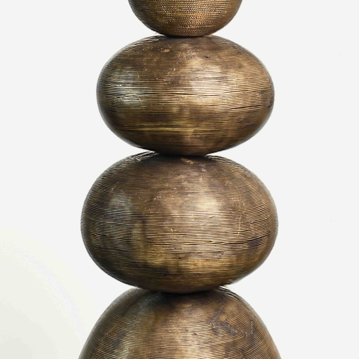 LUMINOUS TOTEM 30.5(長さ) x 30.5(幅) x 90.3(高さ)