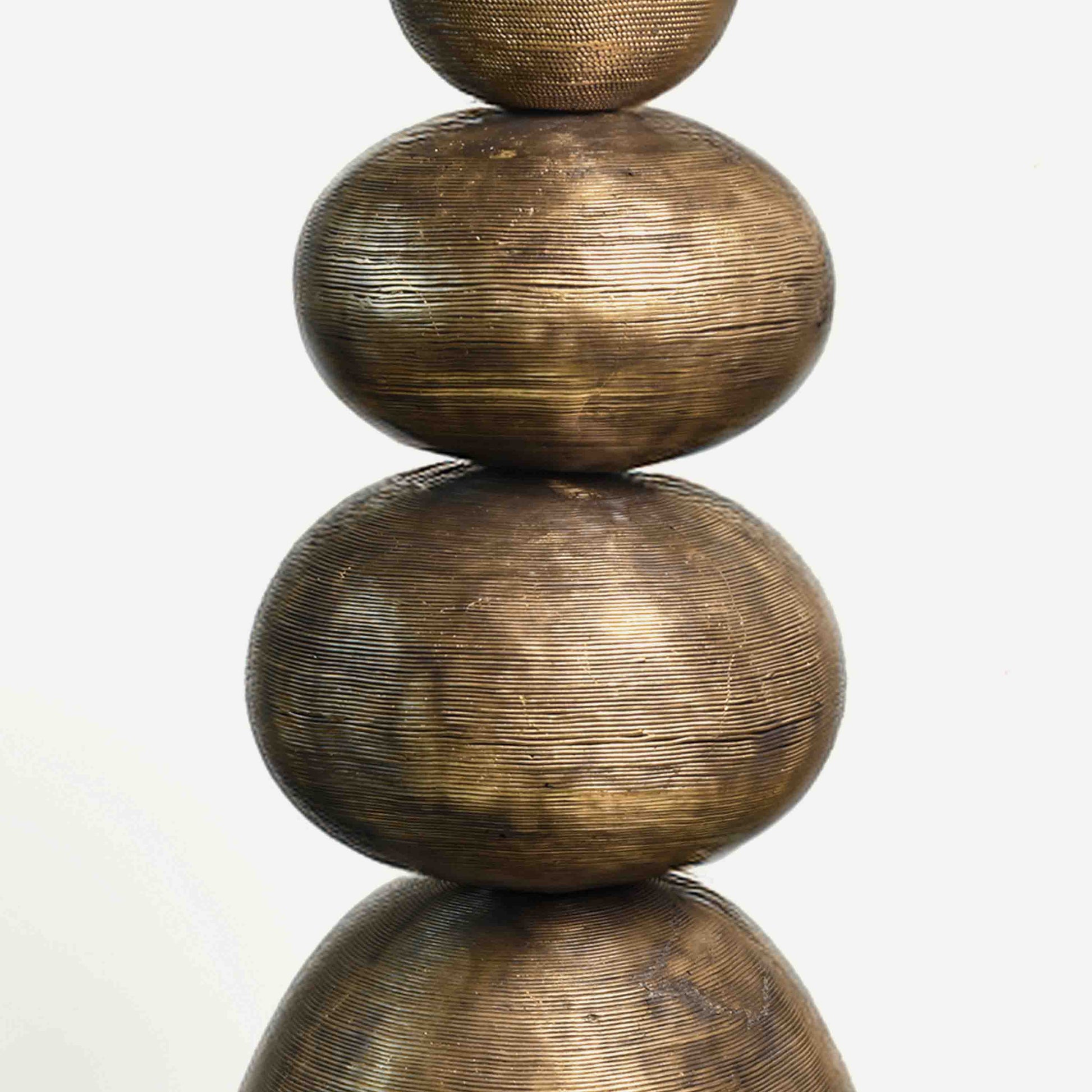 LUMINOUS TOTEM 30.5(長さ) x 30.5(幅) x 90.3(高さ)