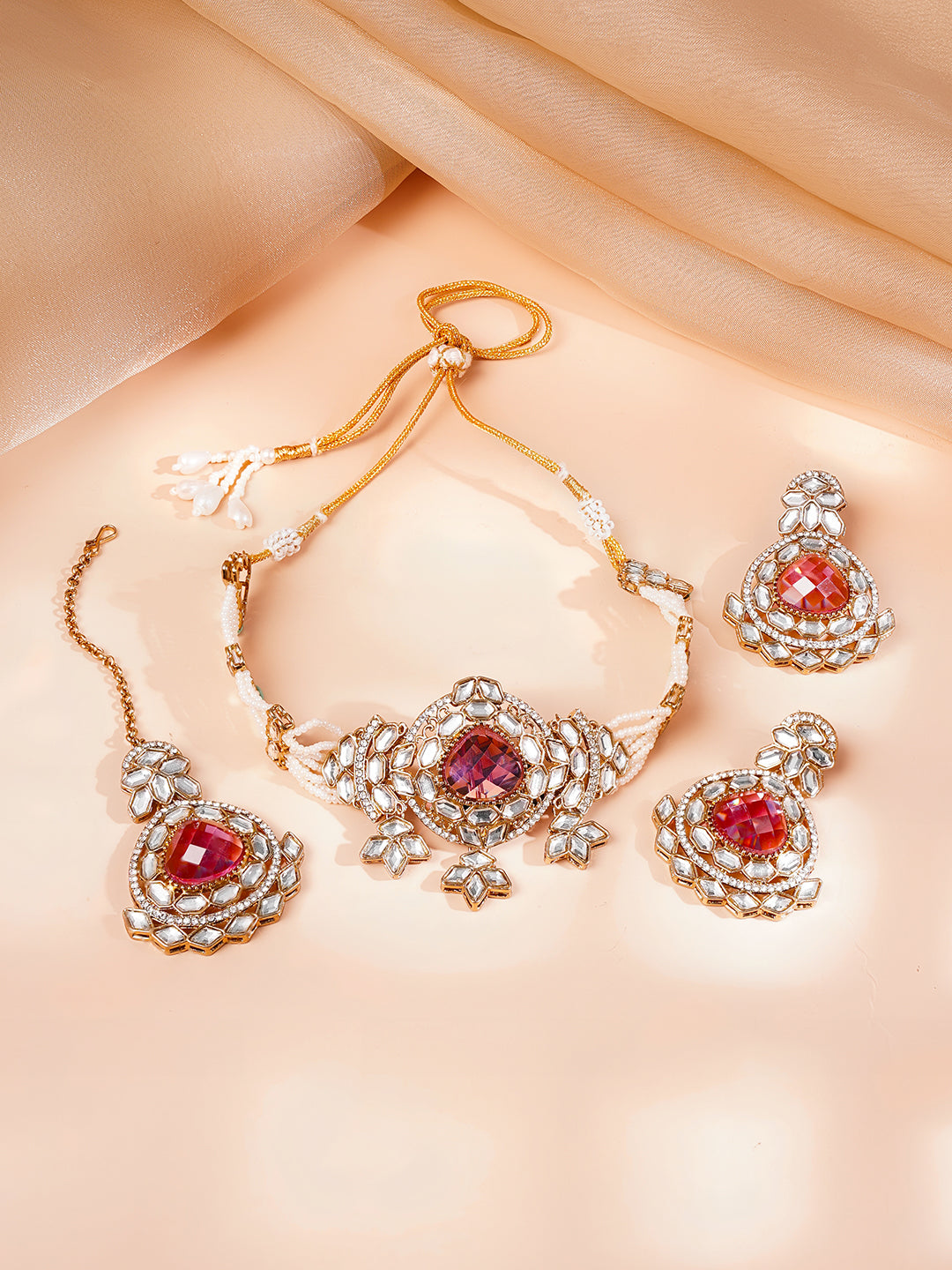 【Rubans】 Gold Plated Pearl Beaded Ruby Red Kundan Choker Set With Maang Tikka｜ゴールドメッキ パールビーズ ルビーレッド クンダン チョーカーセット