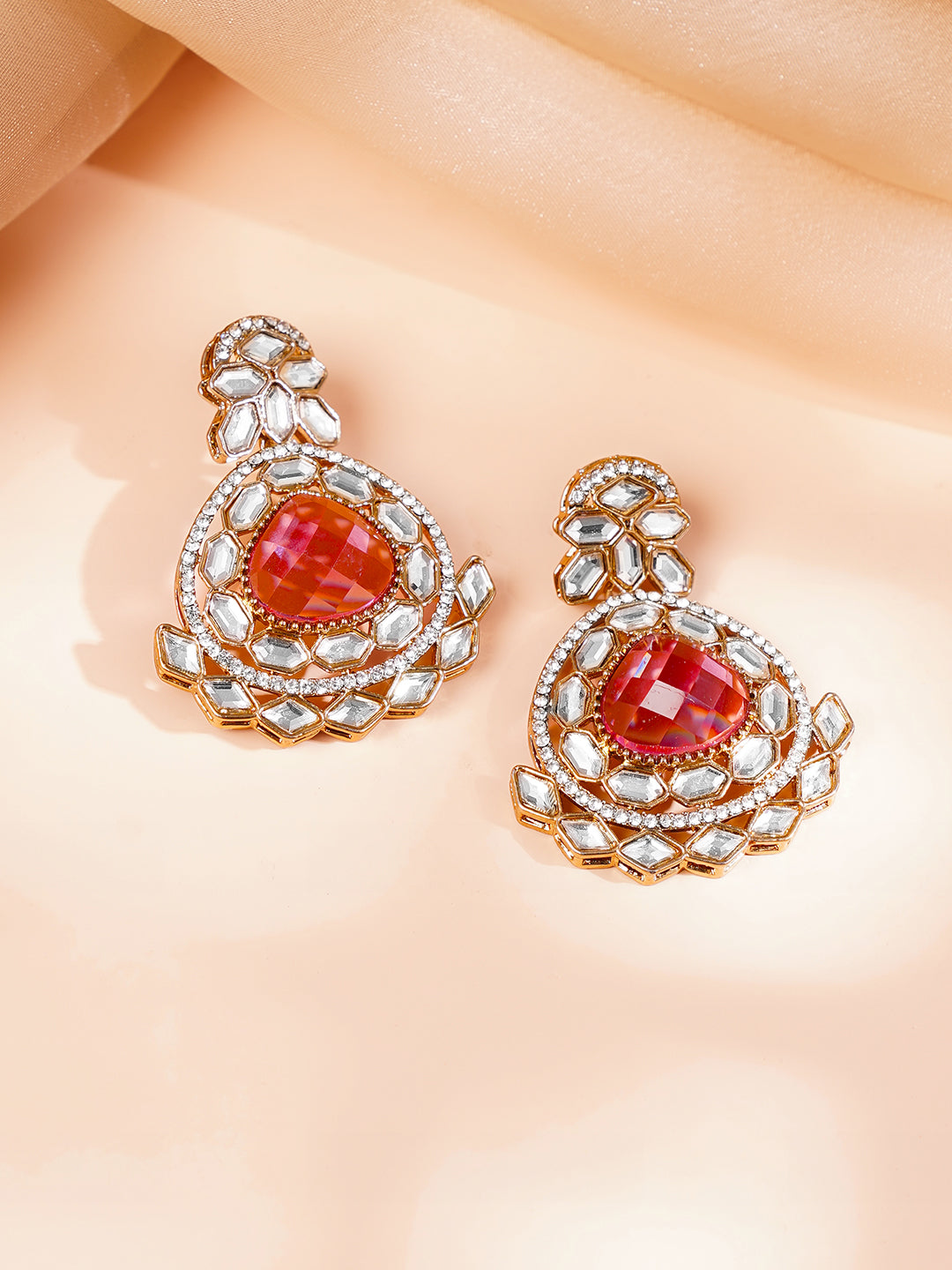 【Rubans】 Gold Plated Pearl Beaded Ruby Red Kundan Choker Set With Maang Tikka｜ゴールドメッキ パールビーズ ルビーレッド クンダン チョーカーセット