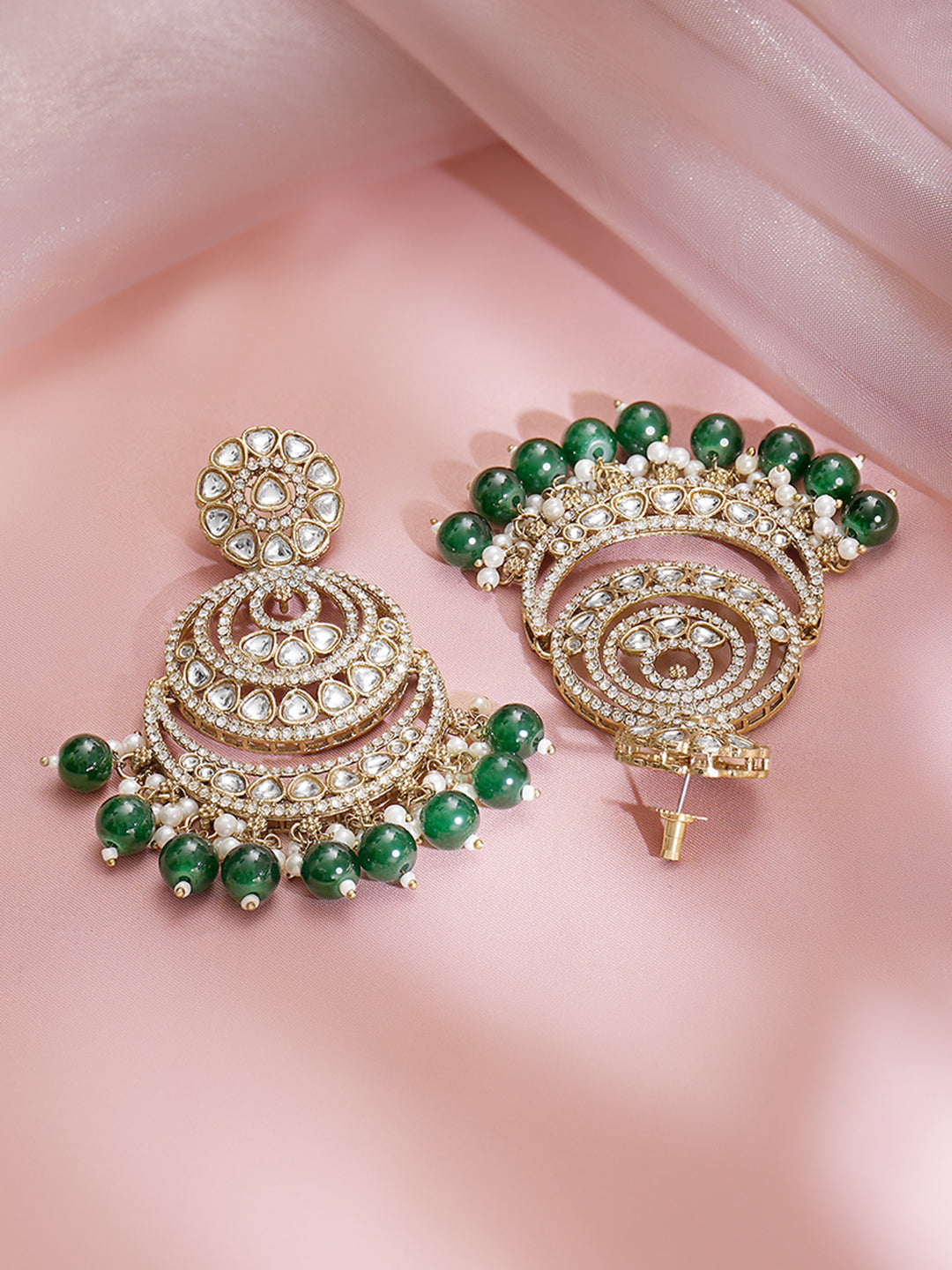 【Rubans】 Gold Plated Green Beaded Kundan Chandbali With Pearl Detailing Earrings｜ゴールドメッキ グリーンビーズ クンダン シャンドバリ イヤリング（パール付き）