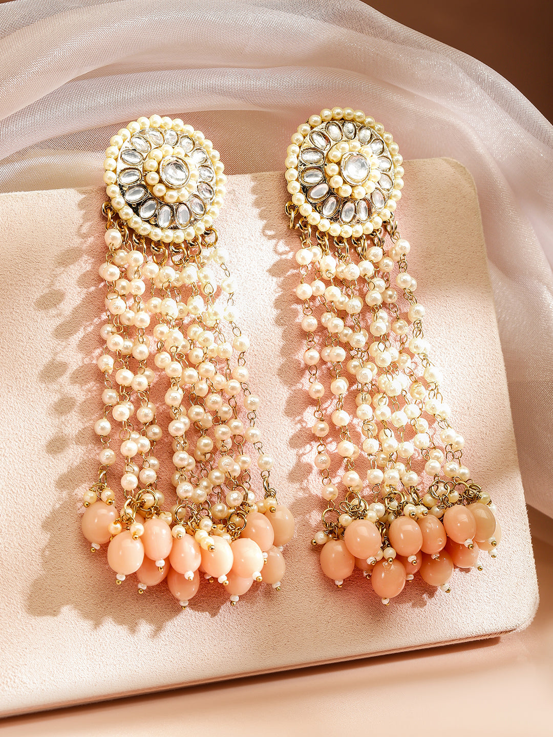 【Rubans】 18K Gold-Plated Multilayered Kundan & Pearl Beaded Long Earrings with Peach Pink Beads｜18K ゴールドメッキ マルチレイヤー クンダン パールビーズ ロングイヤリング ピーチピンク