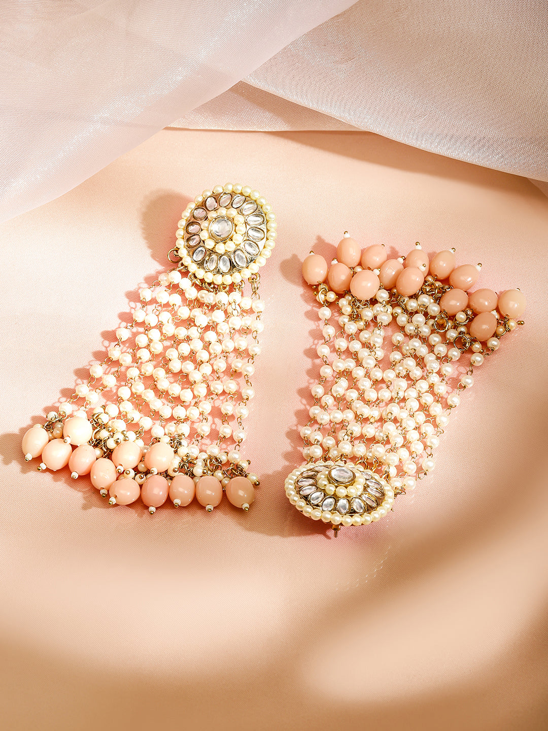 【Rubans】 18K Gold-Plated Multilayered Kundan & Pearl Beaded Long Earrings with Peach Pink Beads｜18K ゴールドメッキ マルチレイヤー クンダン パールビーズ ロングイヤリング ピーチピンク