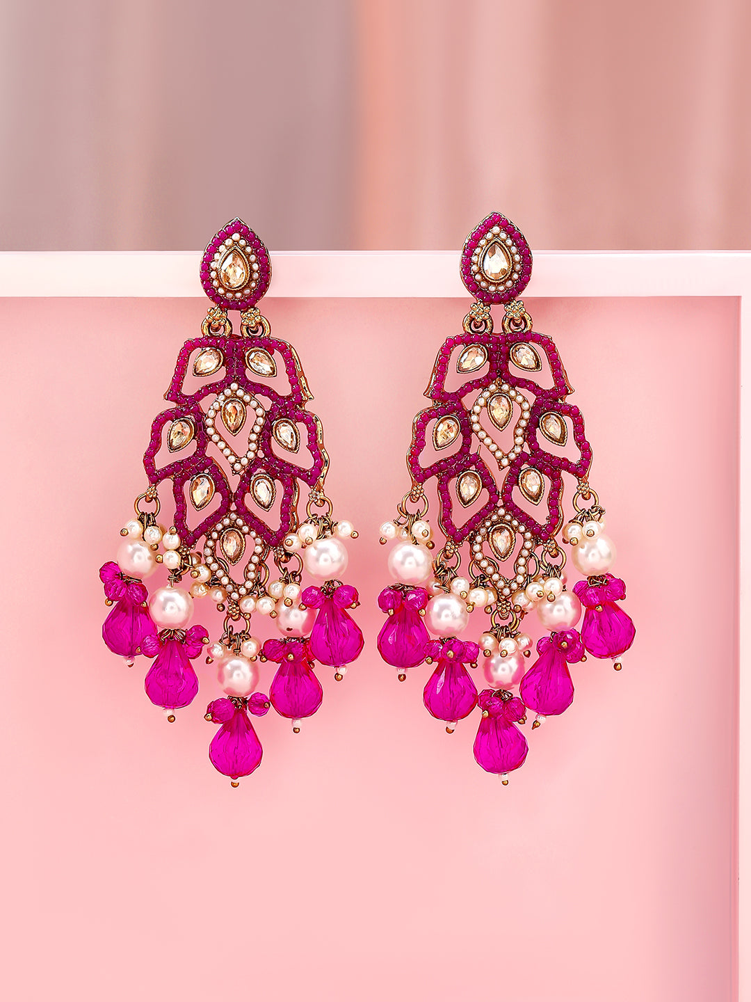 Lustrous Dark Pink Danglers フリーサイズ