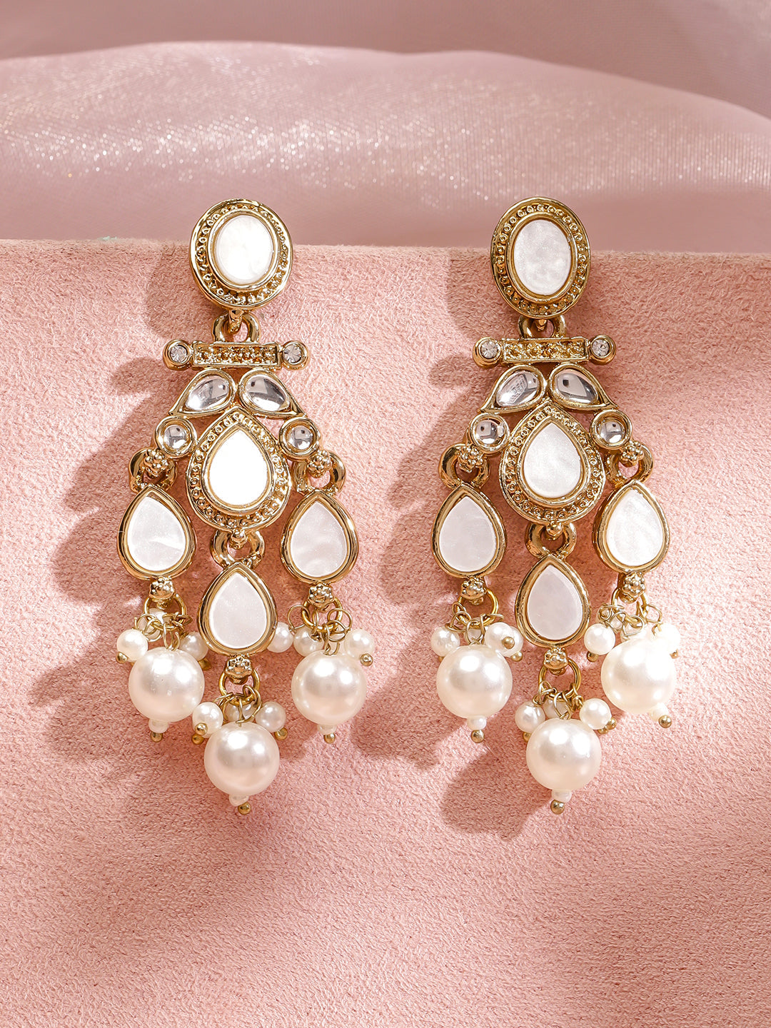 Luxe Shine White Stone Danglers フリーサイズ
