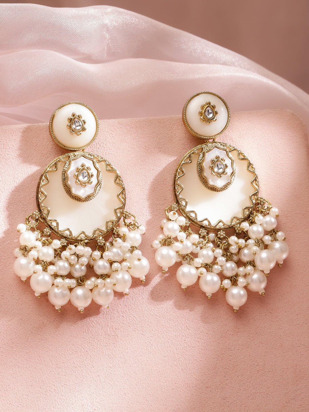 Pure Glow White Dangler Earrings フリーサイズ