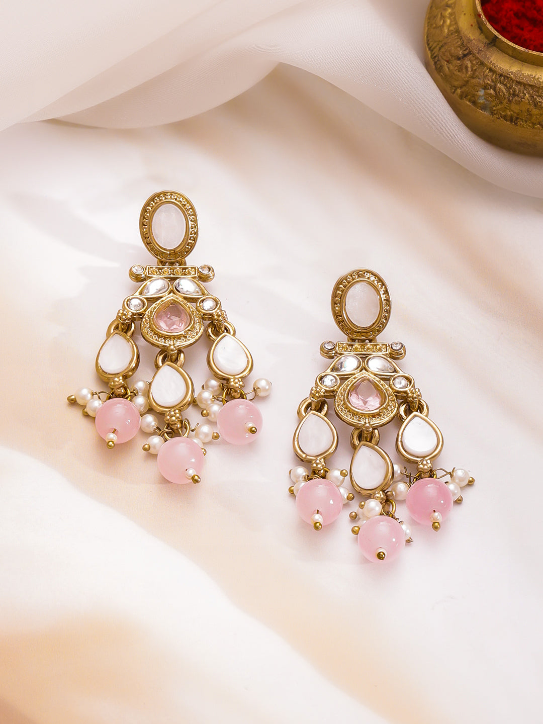 Opulent Ivory Blush Danglers フリーサイズ