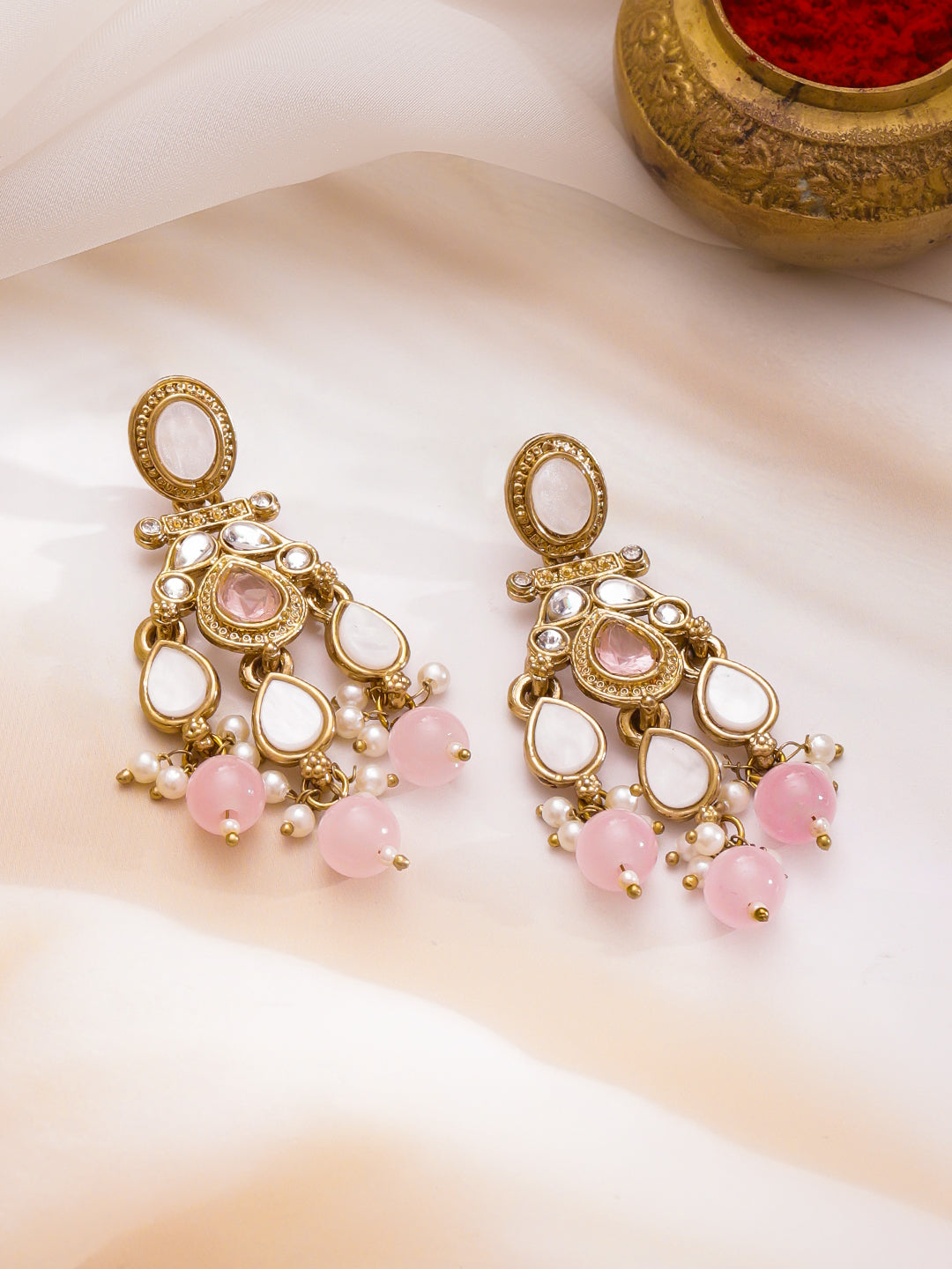 Opulent Ivory Blush Danglers フリーサイズ