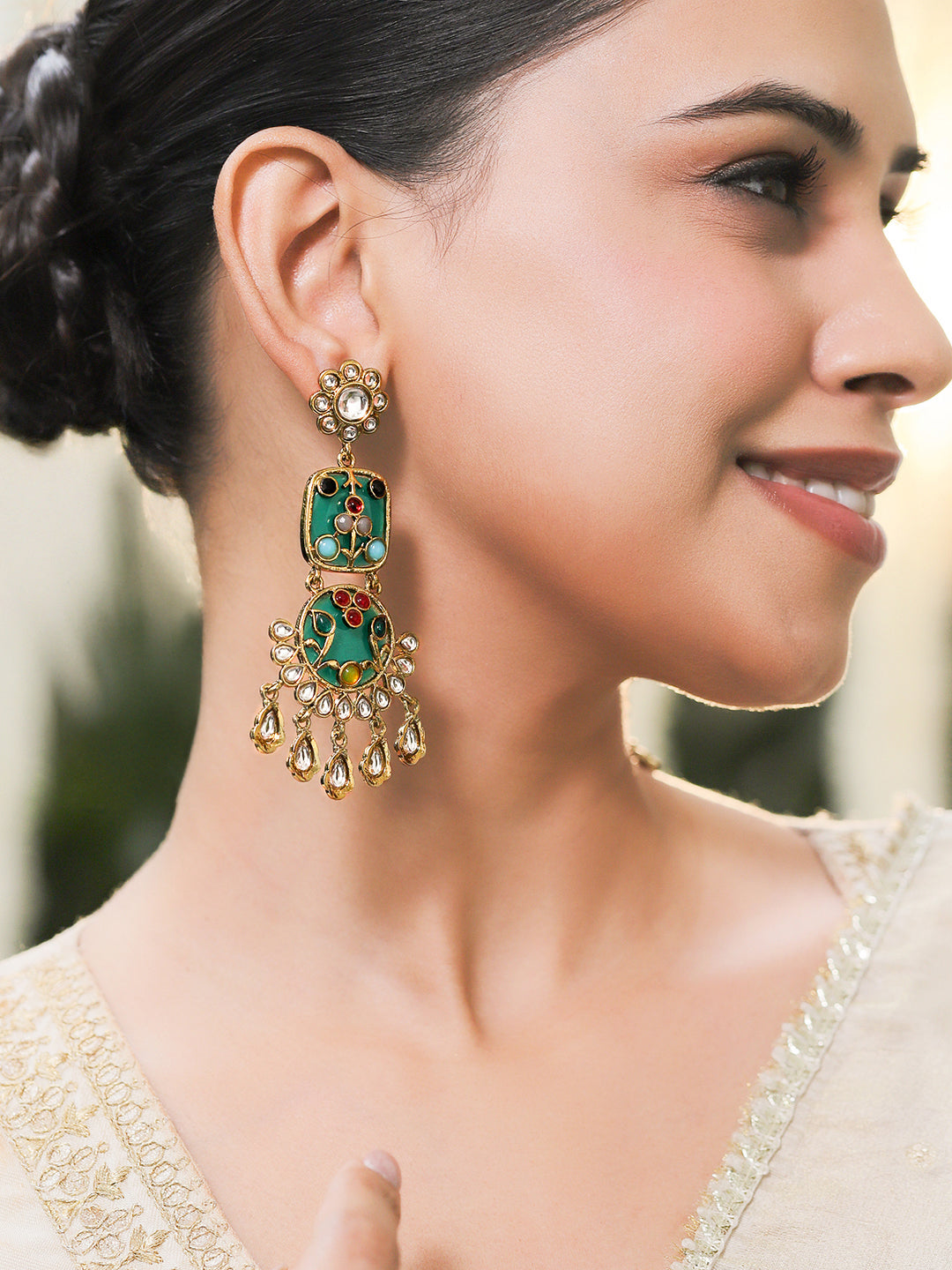 Vivid Gleam Kundan Danglers フリーサイズ