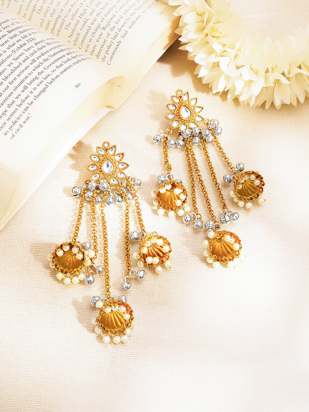 【Rubans】 Gold Plated Kundan Floral Pearl Beaded Jhumkas｜ゴールドメッキ クンダン フローラル パールビーズ ジュムカ