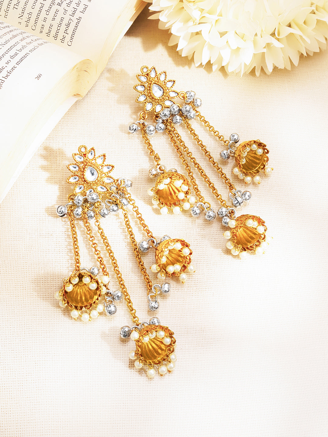 【Rubans】 Gold Plated Kundan Floral Pearl Beaded Jhumkas｜ゴールドメッキ クンダン フローラル パールビーズ ジュムカ
