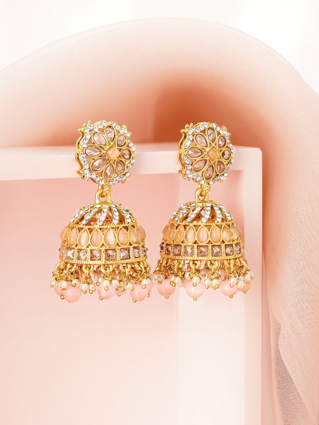 【Rubans】 Antique Gold Plated Pastel Pink Kundan Pearl Jhumka Earrings｜アンティークゴールドメッキ パステルピンク クンダン パール ジュムカ