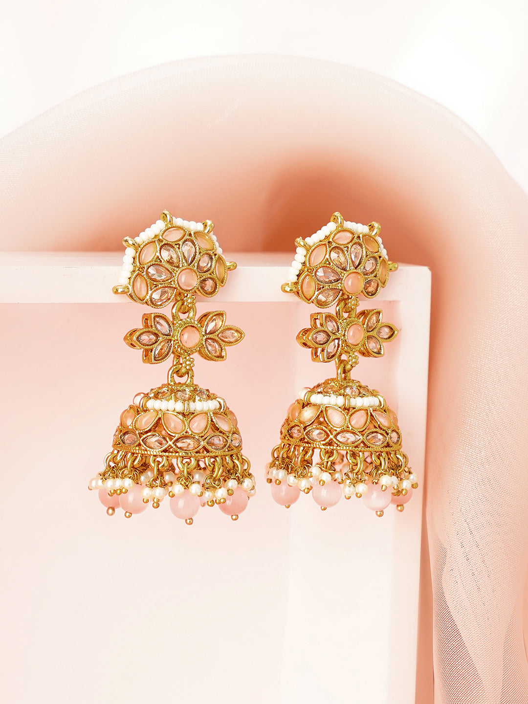 【Rubans】 Antique Gold Plated Pastel Pink Kundan Pearl Floral Jhumka Earrings｜アンティークゴールド パステルピンク クンダン パール フローラル ジュムカ