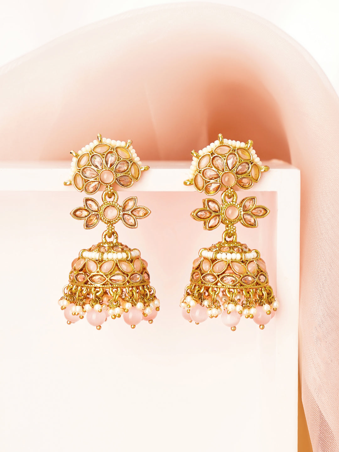 【Rubans】 Antique Gold Plated Pastel Pink Kundan Pearl Floral Jhumka Earrings｜アンティークゴールド パステルピンク クンダン パール フローラル ジュムカ