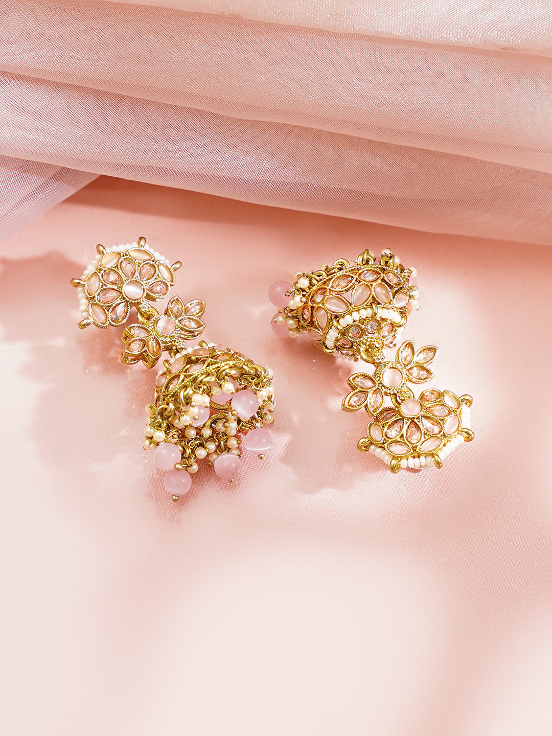 【Rubans】 Antique Gold Plated Pastel Pink Kundan Pearl Floral Jhumka Earrings｜アンティークゴールド パステルピンク クンダン パール フローラル ジュムカ