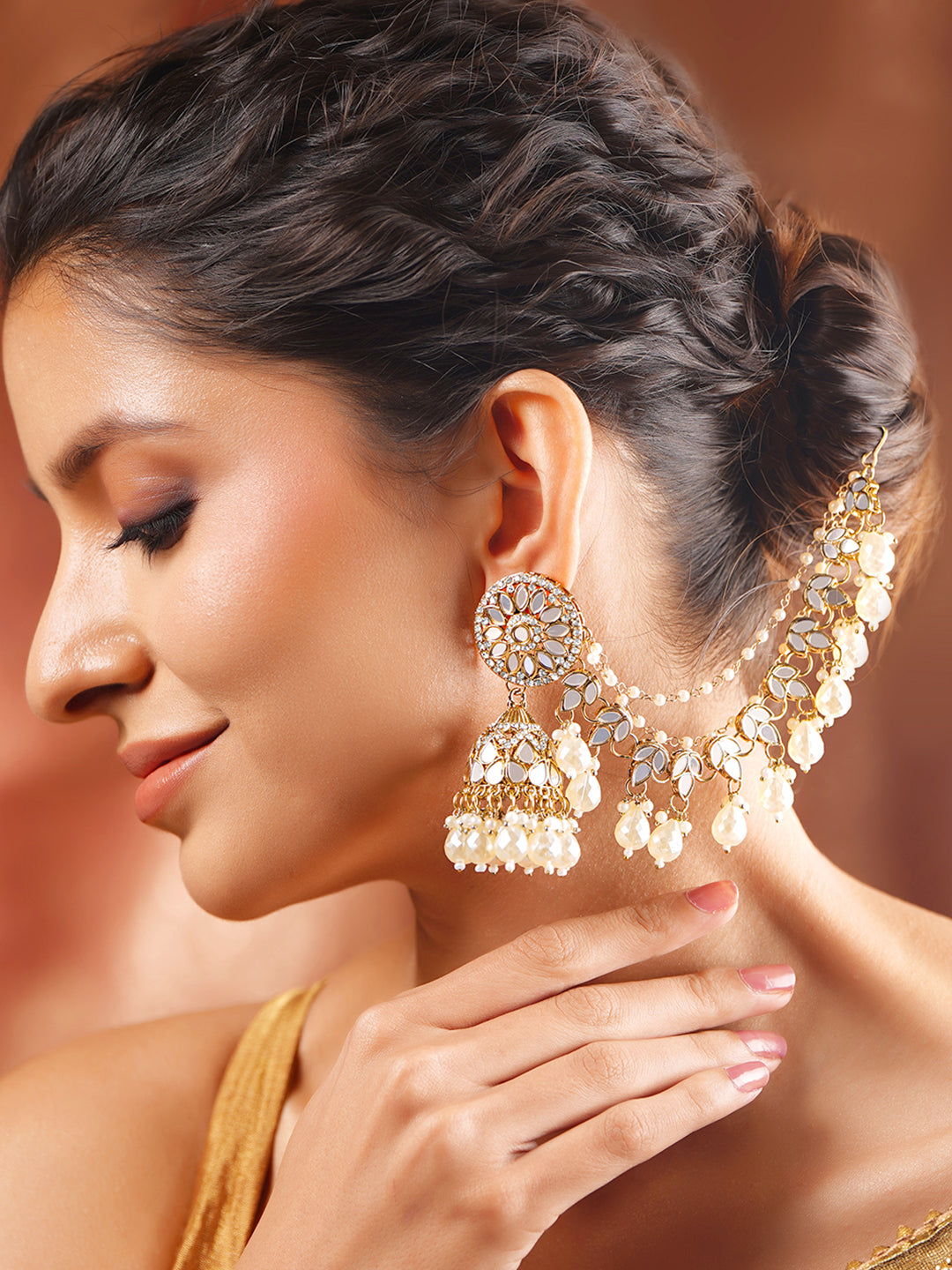 【Rubans】 Gold Plated Pearl Beaded Kundan Kaan Chain Jhumkas｜ゴールドメッキ パールビーズ クンダン カーンチェーン ジュムカ