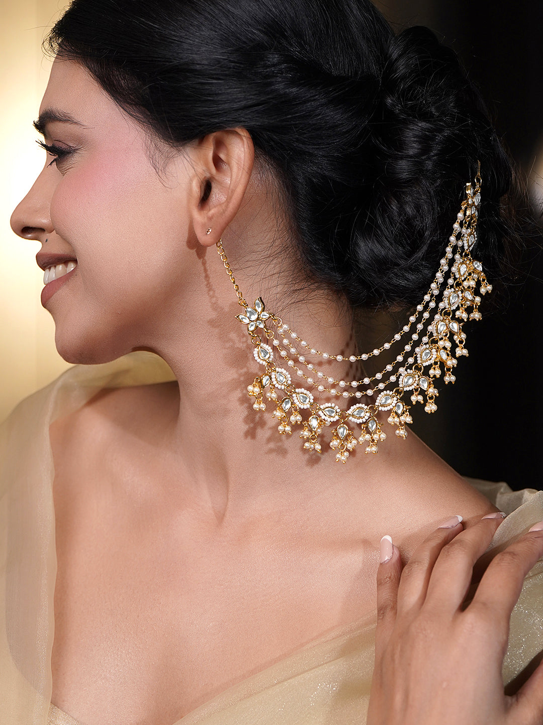 Festive Glow Pearl Layered Kundan Kaan Chains フリーサイズ