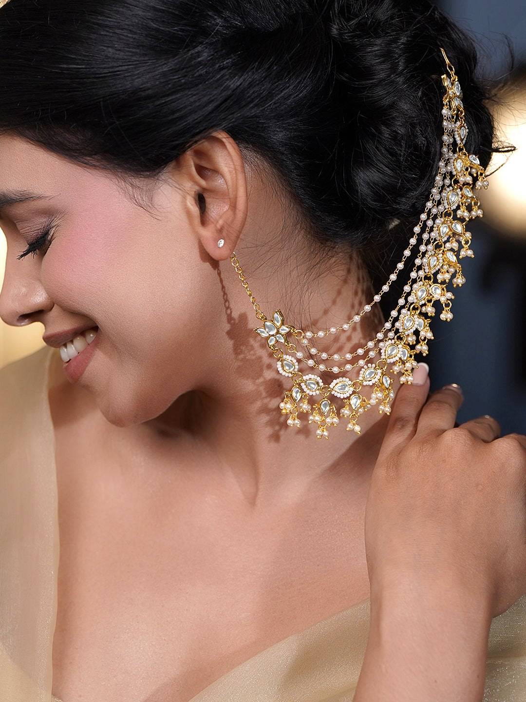 Festive Glow Pearl Layered Kundan Kaan Chains フリーサイズ