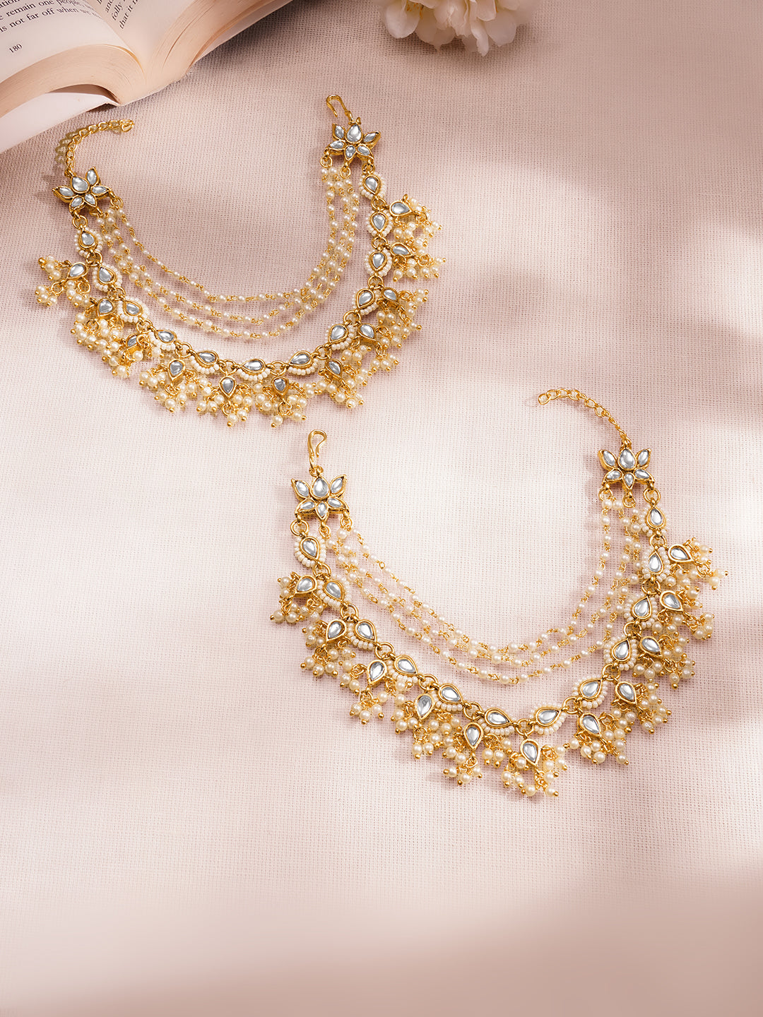 Festive Glow Pearl Layered Kundan Kaan Chains フリーサイズ