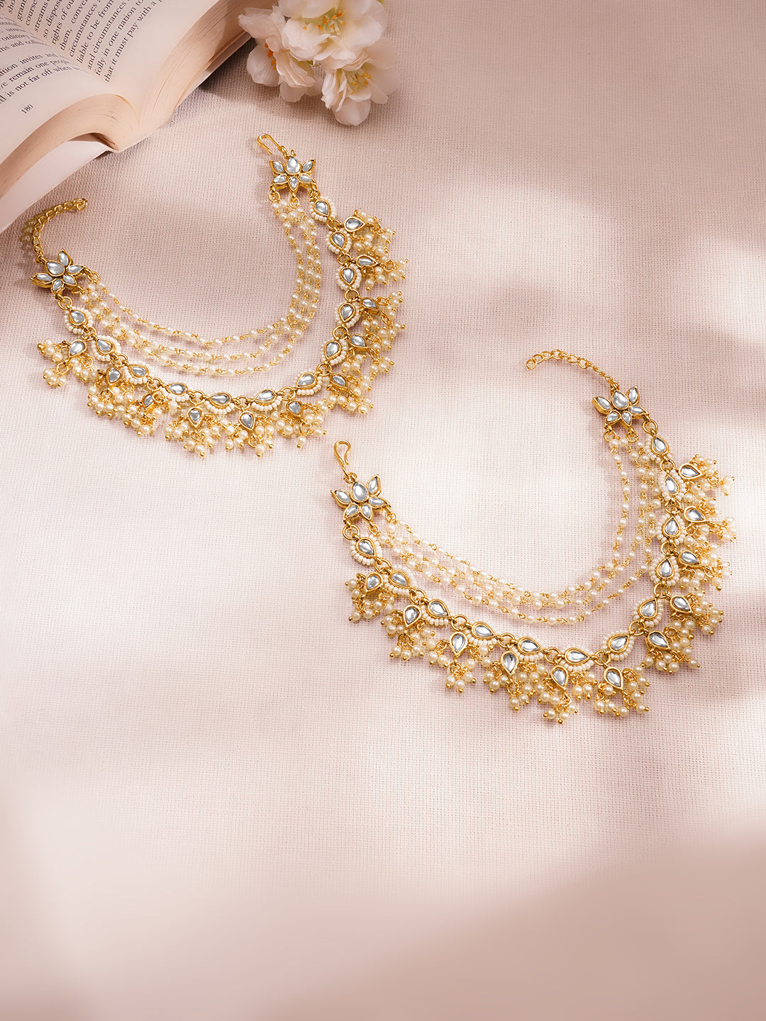 Festive Glow Pearl Layered Kundan Kaan Chains フリーサイズ