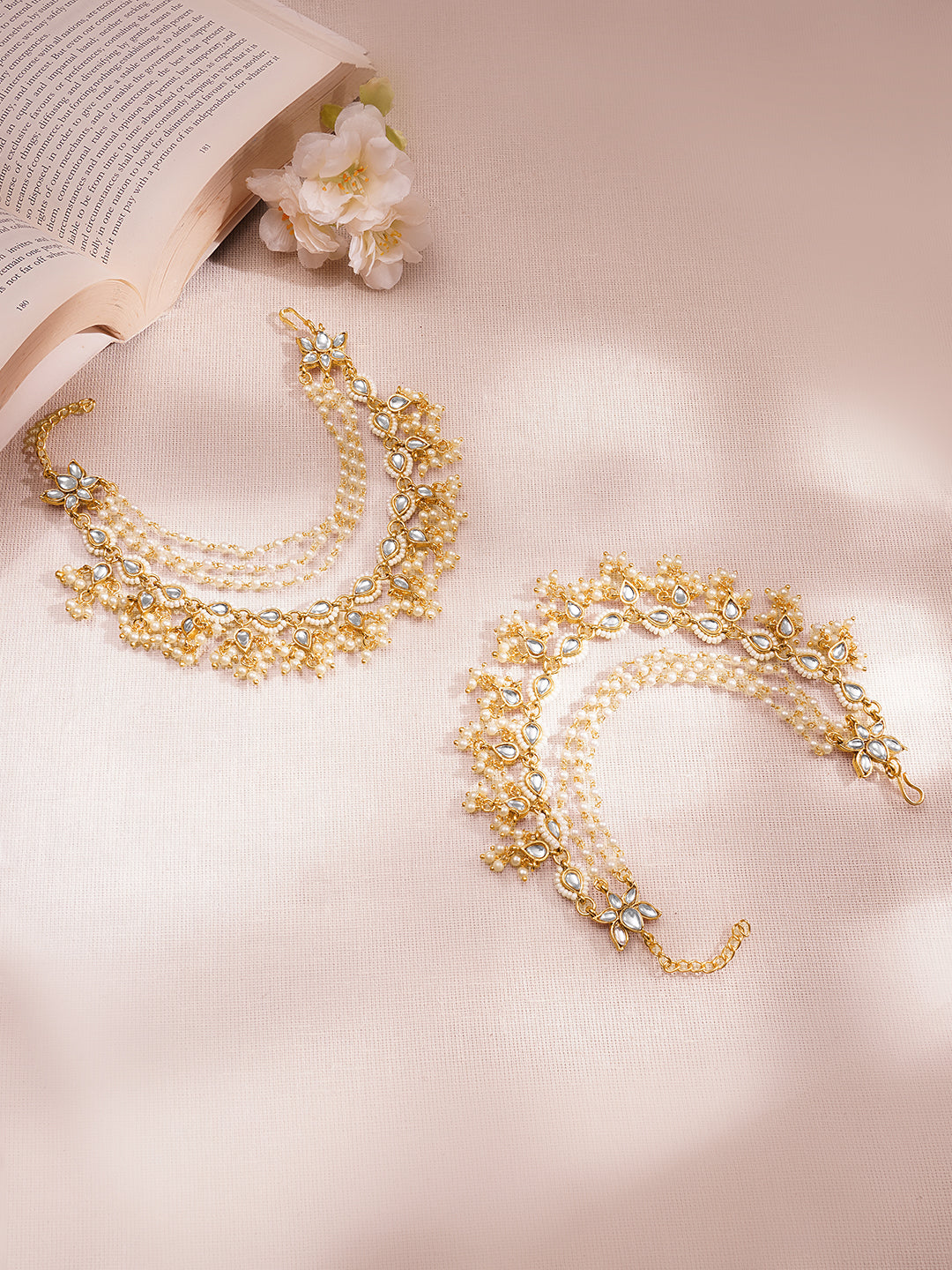 Festive Glow Pearl Layered Kundan Kaan Chains フリーサイズ