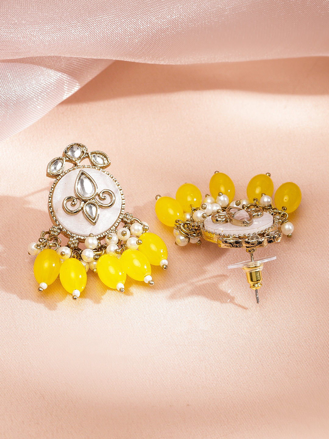Yellow & White Radiance Danglers フリーサイズ