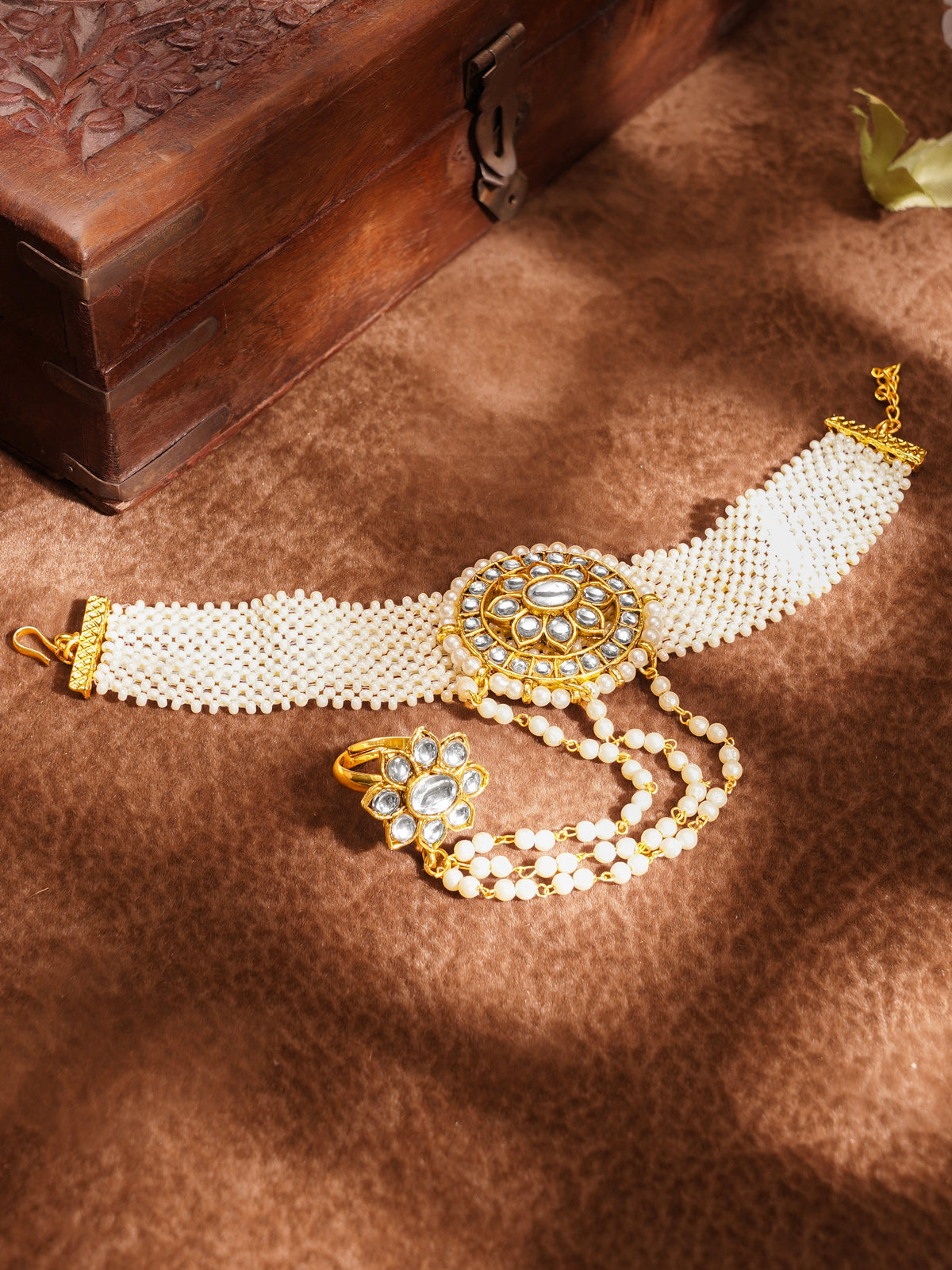 Statement Pearl Kundan Haathphool Bracelet フリーサイズ
