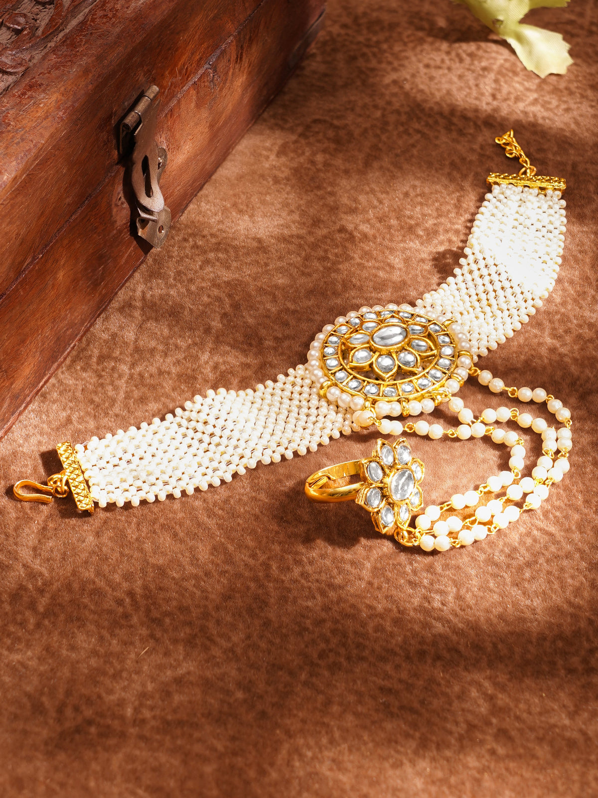 Statement Pearl Kundan Haathphool Bracelet フリーサイズ