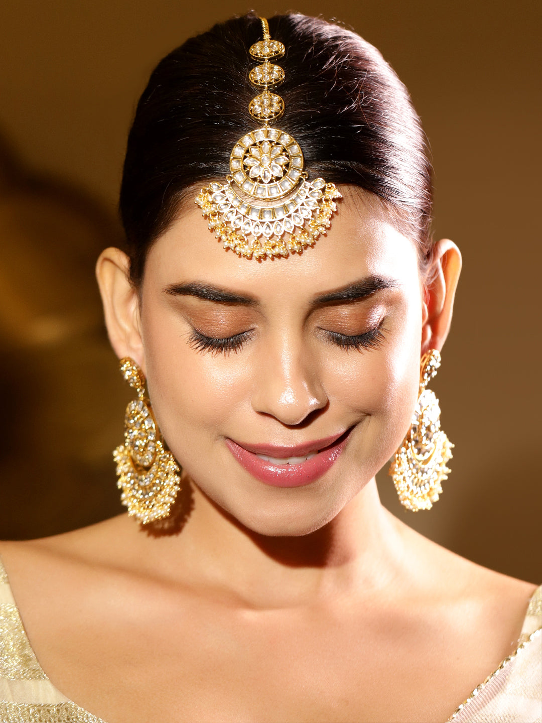 Vibrant White Cream Earring & Maangtikka Set Kundan Gold