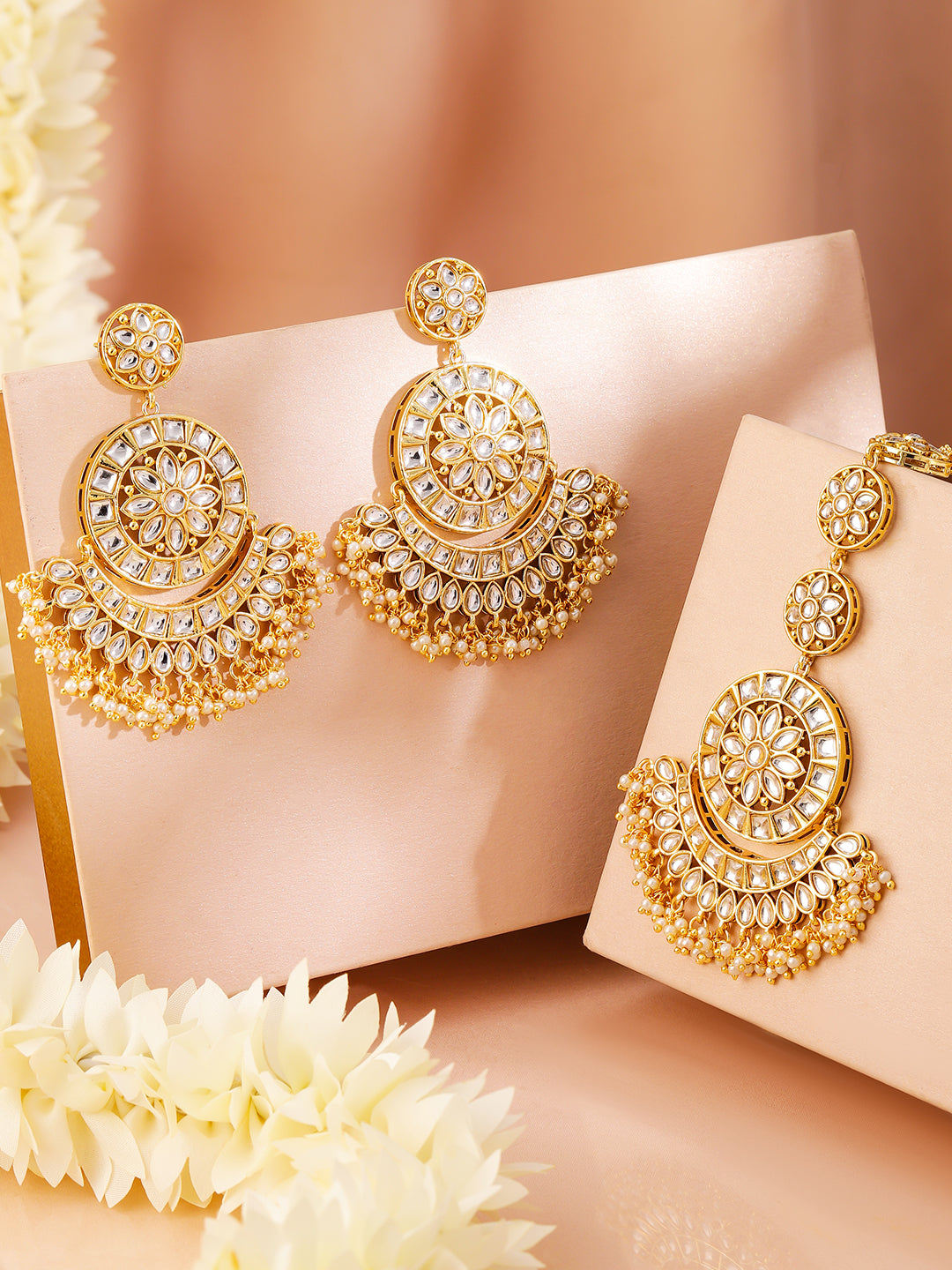Vibrant White Cream Earring & Maangtikka Set Kundan Gold