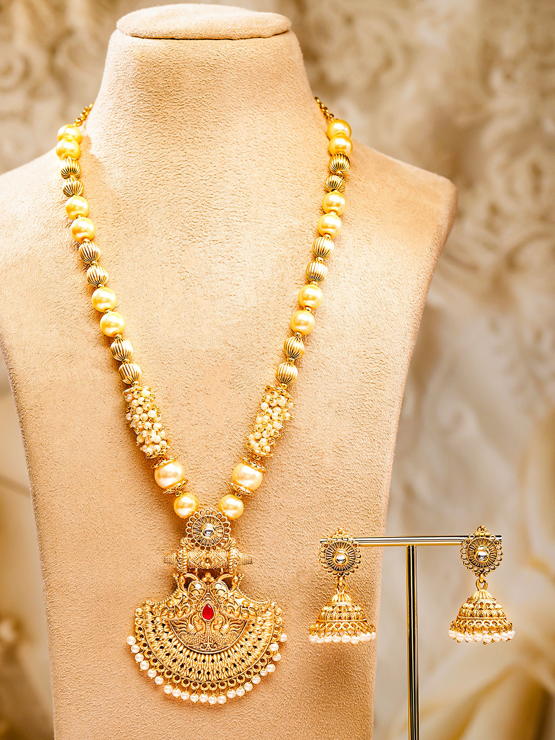 Rubans 22K Gold-Plated Pendant Jewellery Set with Golden & Pearl Beads and Ruby Red Stone フリーサイズ