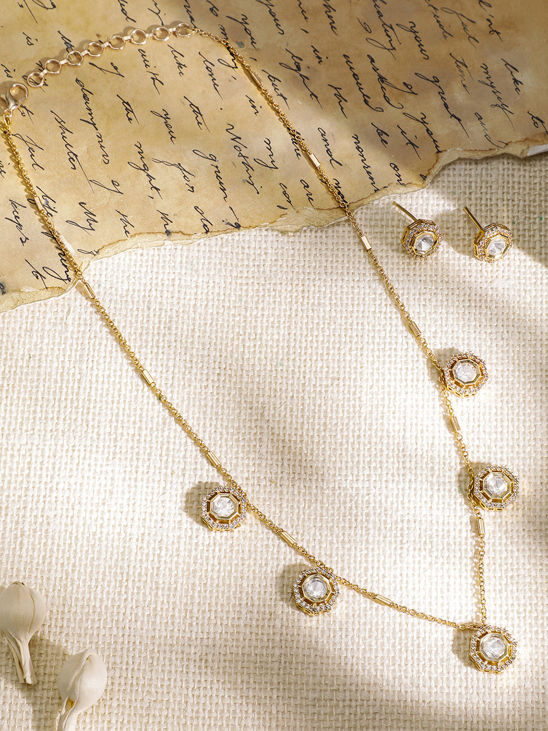 Minimal Kundan Necklace Set Gold