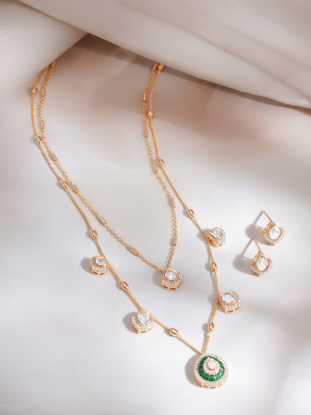 【Rubans】Gold Plated Emerald Halo Polki Layered Necklace Set｜ゴールドメッキ エメラルド ヘイロー ポルキ レイヤード ネックレスセット