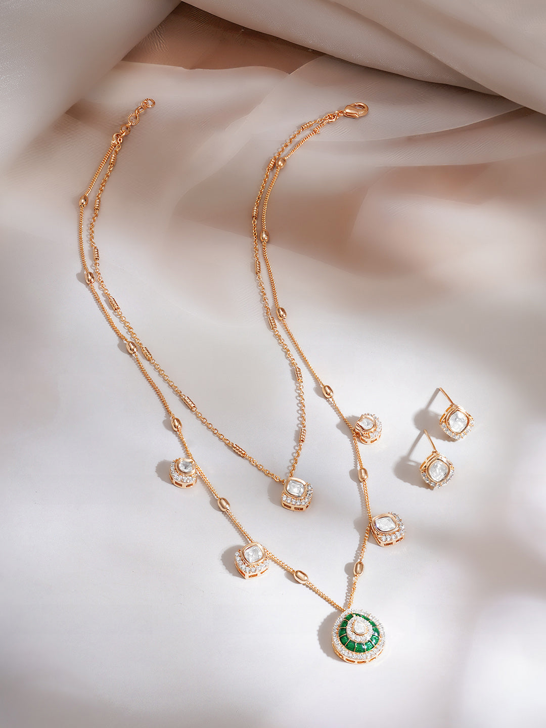【Rubans】Gold Plated Emerald Halo Polki Layered Necklace Set｜ゴールドメッキ エメラルド ヘイロー ポルキ レイヤード ネックレスセット