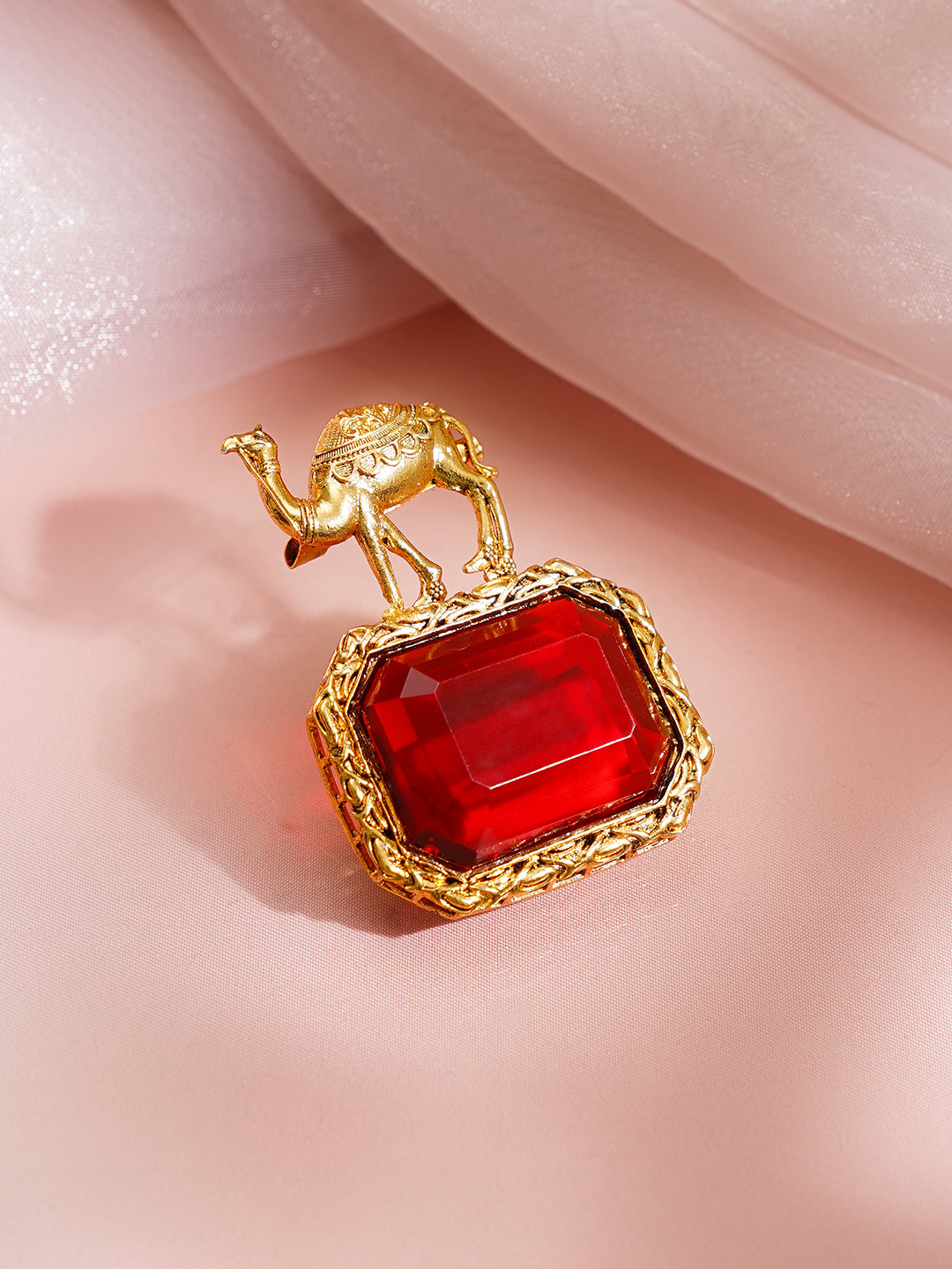 【Rubans】 Ruby Red Crystal Camel Motif Statement Brooch｜ルビーレッド クリスタル キャメルモチーフ ステートメント ブローチ
