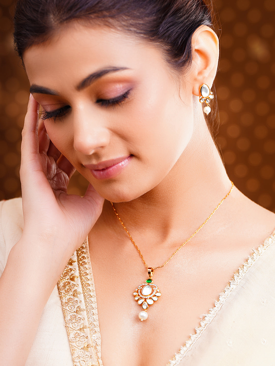Moon Glow Kundan Pendant Set Length - 21 cm