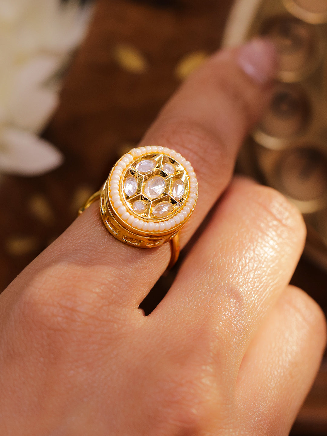 White Studded Kundan Pearl Ring フリーサイズ