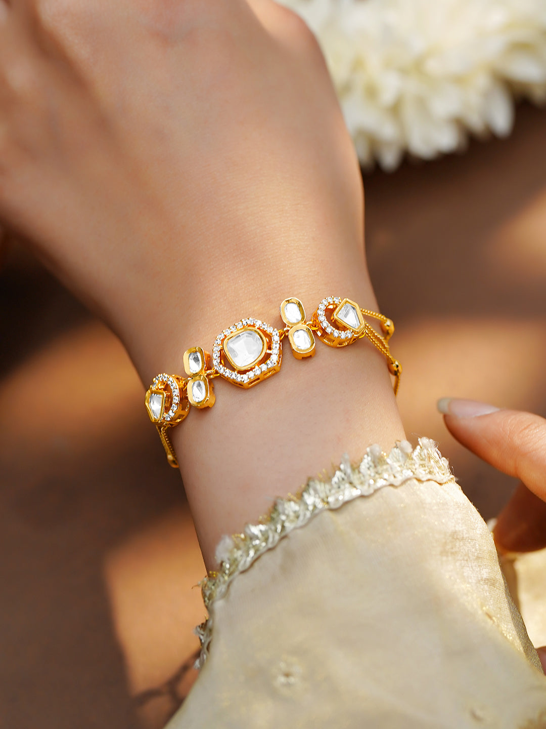 Golden Whisper Kundan Charm Bracelet フリーサイズ