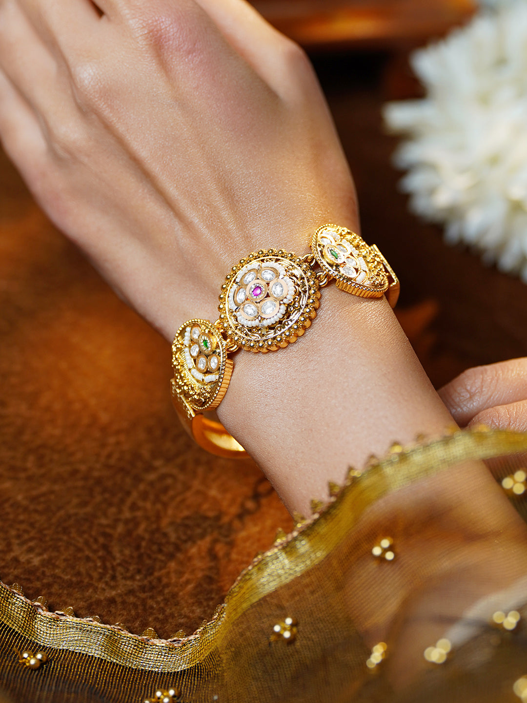 Gold Kundan Medallion Festive Bracelet フリーサイズ