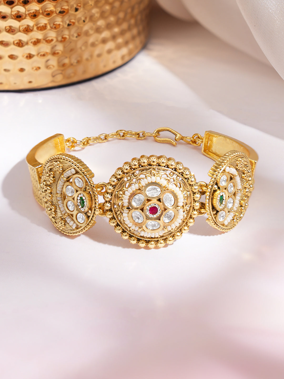Gold Kundan Medallion Festive Bracelet フリーサイズ