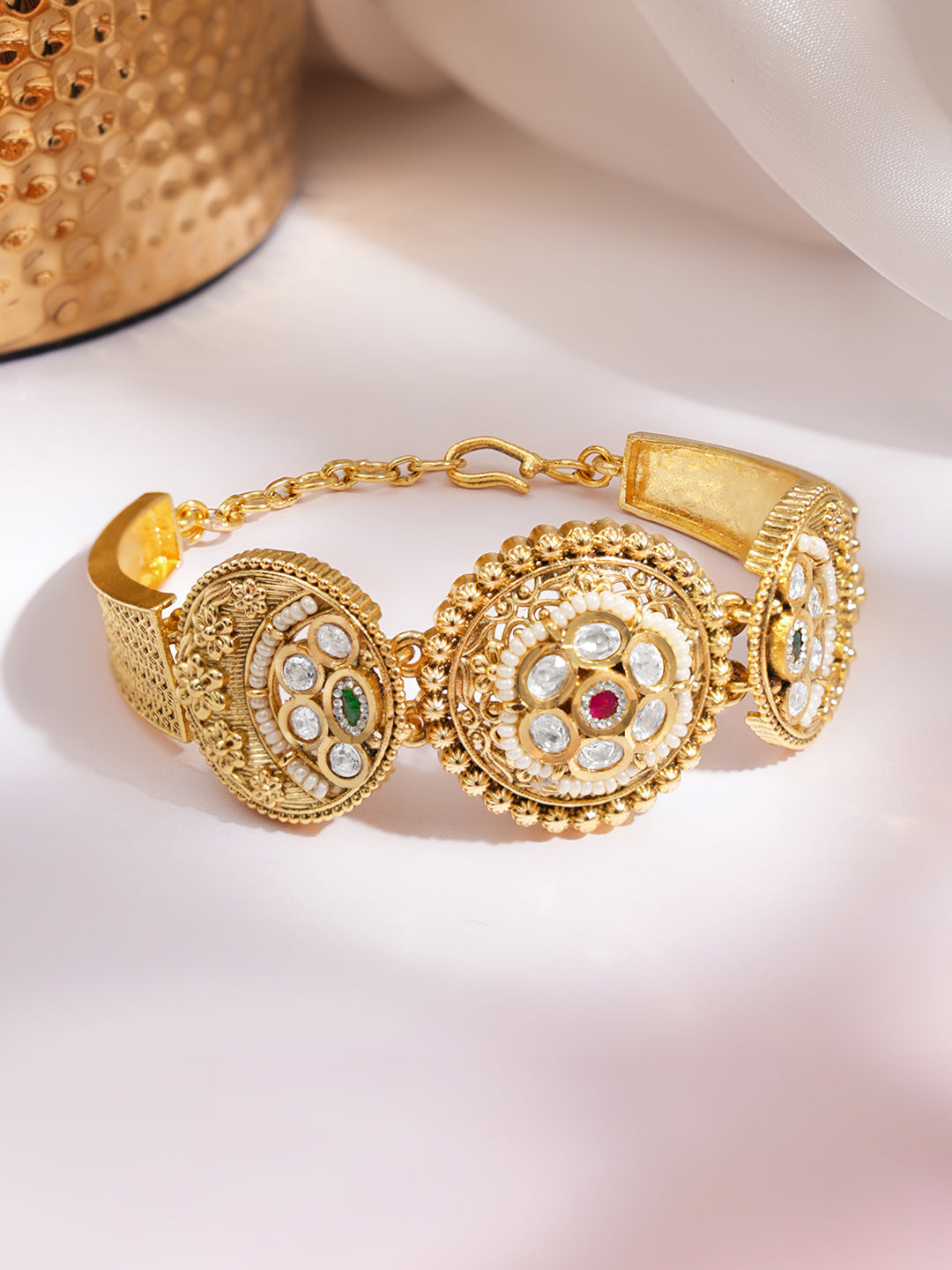 Gold Kundan Medallion Festive Bracelet フリーサイズ
