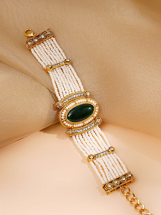 【Rubans】 Gold Plated Pearl Beaded Multi Strand Kundan Emerald Centered Bracelet｜ゴールドメッキ パールビーズ マルチストランド クンダン エメラルドセンター ブレスレット