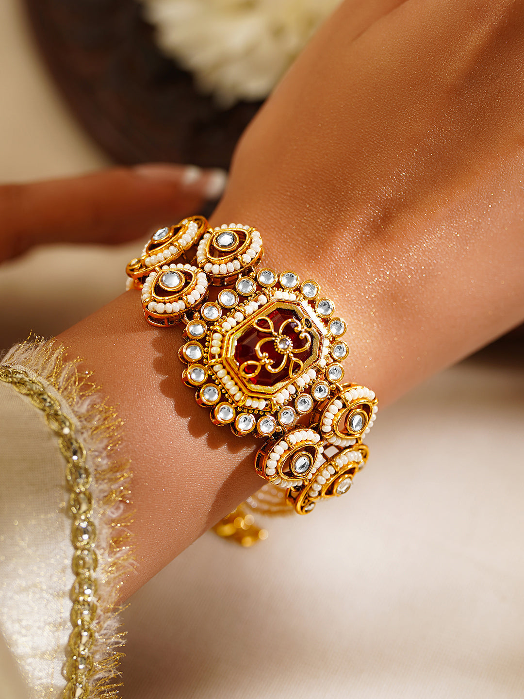 【Rubans】 Gold Plated Pearl Beaded Multi Strand Kundan Ruby Centered Bracelet｜ゴールドメッキ パールビーズ マルチストランド クンダン ルビーセンター ブレスレット