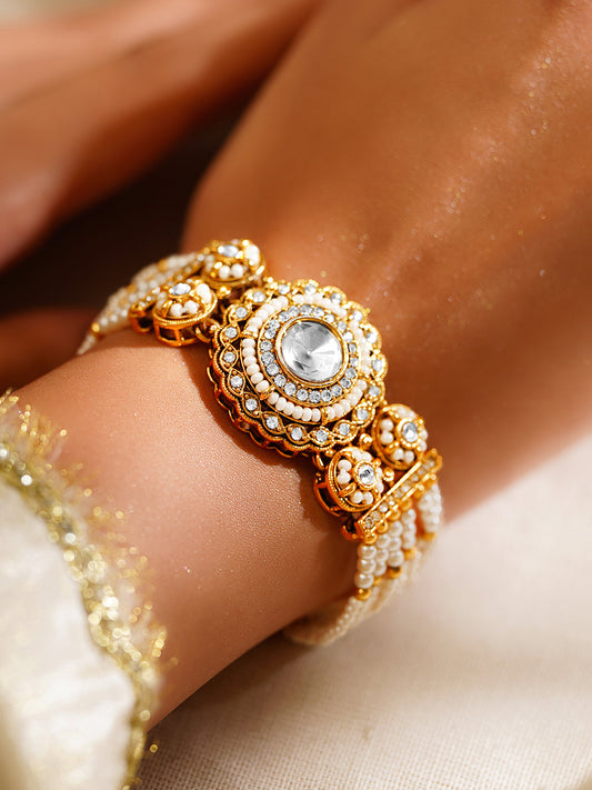 【Rubans】 Gold Plated Pearl Beaded Multi Strand Kundan Bracelet (Width 2.8 cm)｜ゴールドメッキ パールビーズ マルチストランド クンダン ブレスレット（幅 2.8 cm）