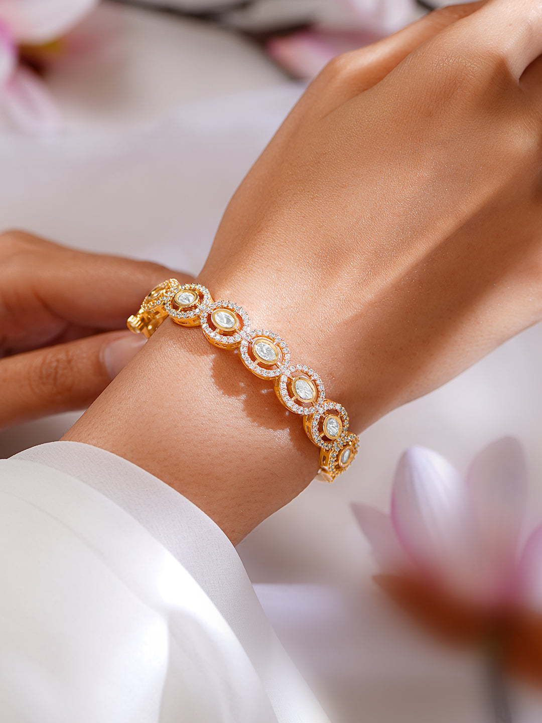 【Rubans】 Gold-Plated White Kundan & Crystal Bracelet｜ゴールドメッキ ホワイトクンダン＆クリスタル ブレスレット