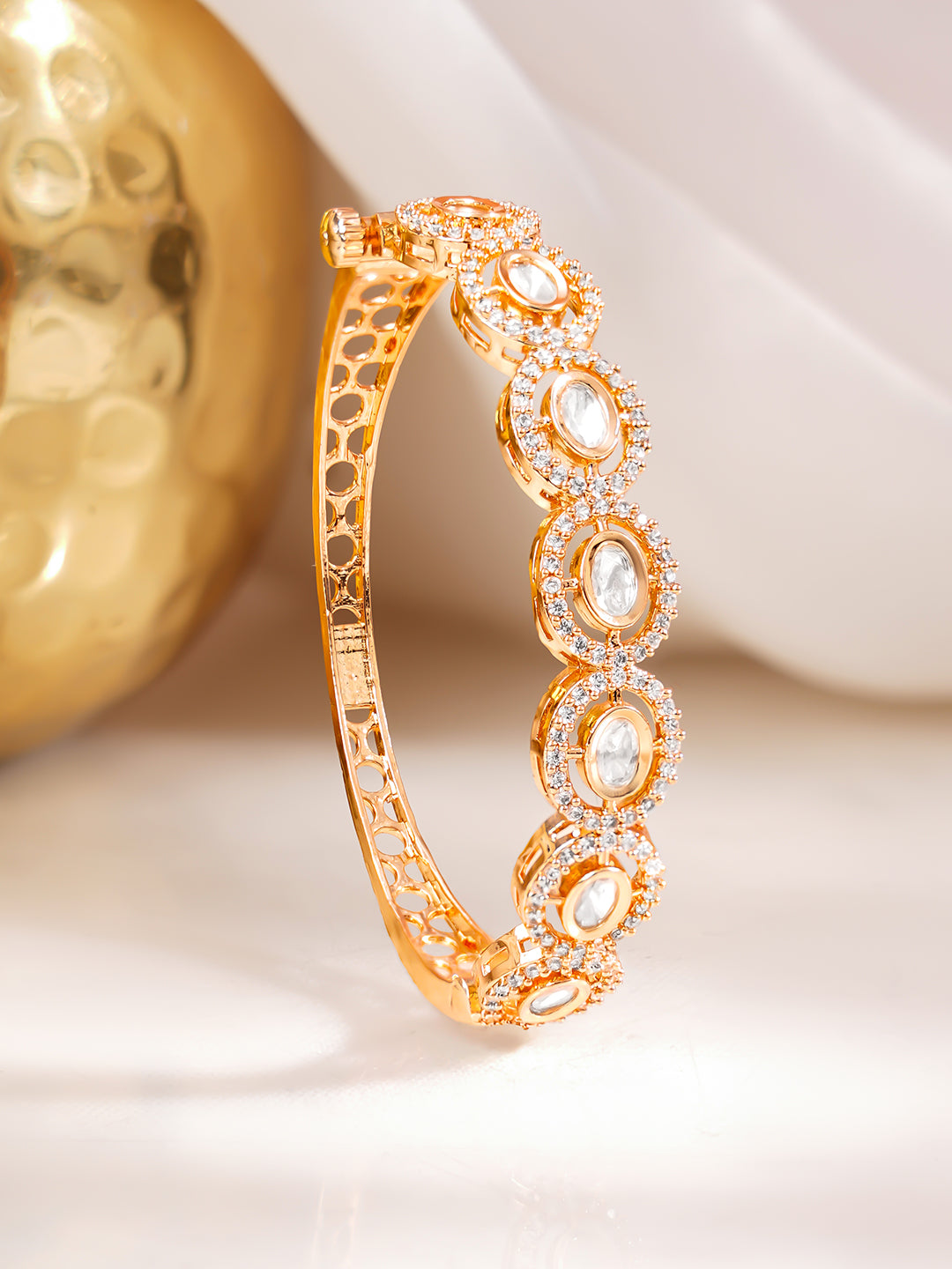 【Rubans】 Gold-Plated White Kundan & Crystal Bracelet｜ゴールドメッキ ホワイトクンダン＆クリスタル ブレスレット