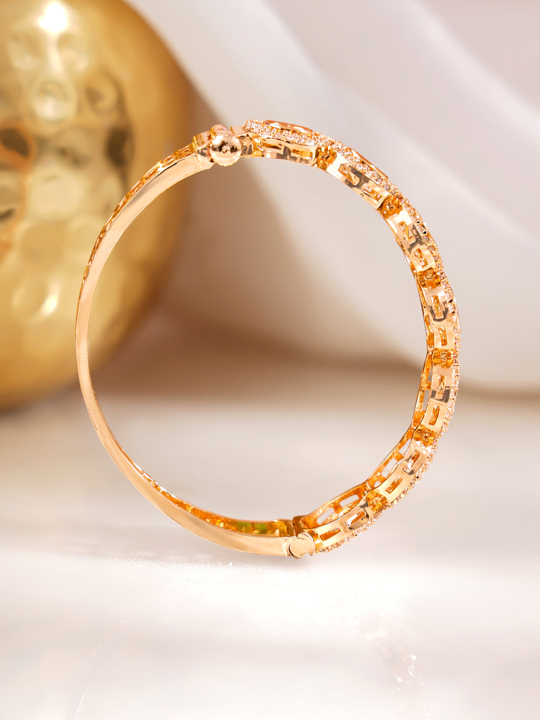 【Rubans】 Gold-Plated White Kundan & Crystal Bracelet｜ゴールドメッキ ホワイトクンダン＆クリスタル ブレスレット