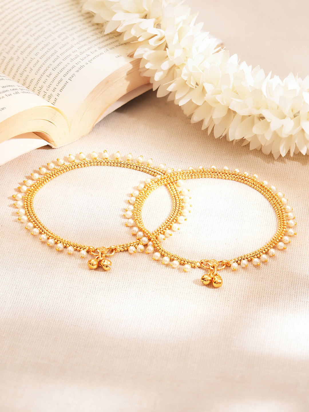 【Rubans】 Set of 2 Gold Plated Pearl Beaded Ghungroo Anklets｜ゴールドメッキ パールビーズ グングルー アンクレット 2本セット